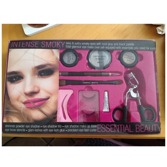 ACCESSORY ZONE ESSENTIAL BEAUTY SMOKY EYE MAKEUP SET NEW - Picture 1 of 6